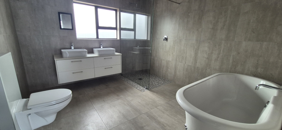 5 Bedroom Property for Sale in Myburgh Park Western Cape